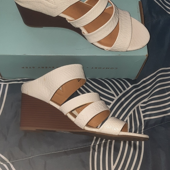 White strappy wedge heels sz 11 - Picture 3 of 7